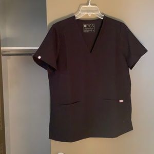 FIGS Black Casma™ Three-Pocket Scrub Top